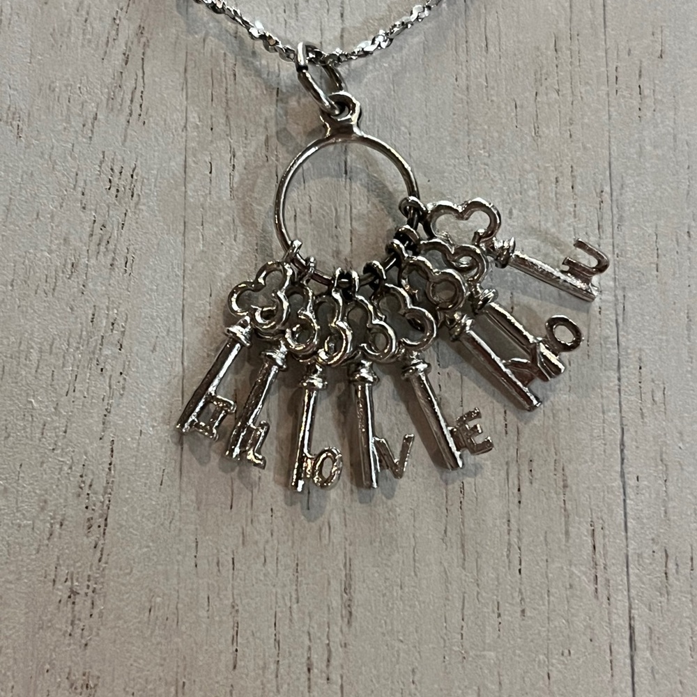 925 Silver Necklace with “I LOVE YOU” key shaped charms 7.5” chain - Picture 2 of 4